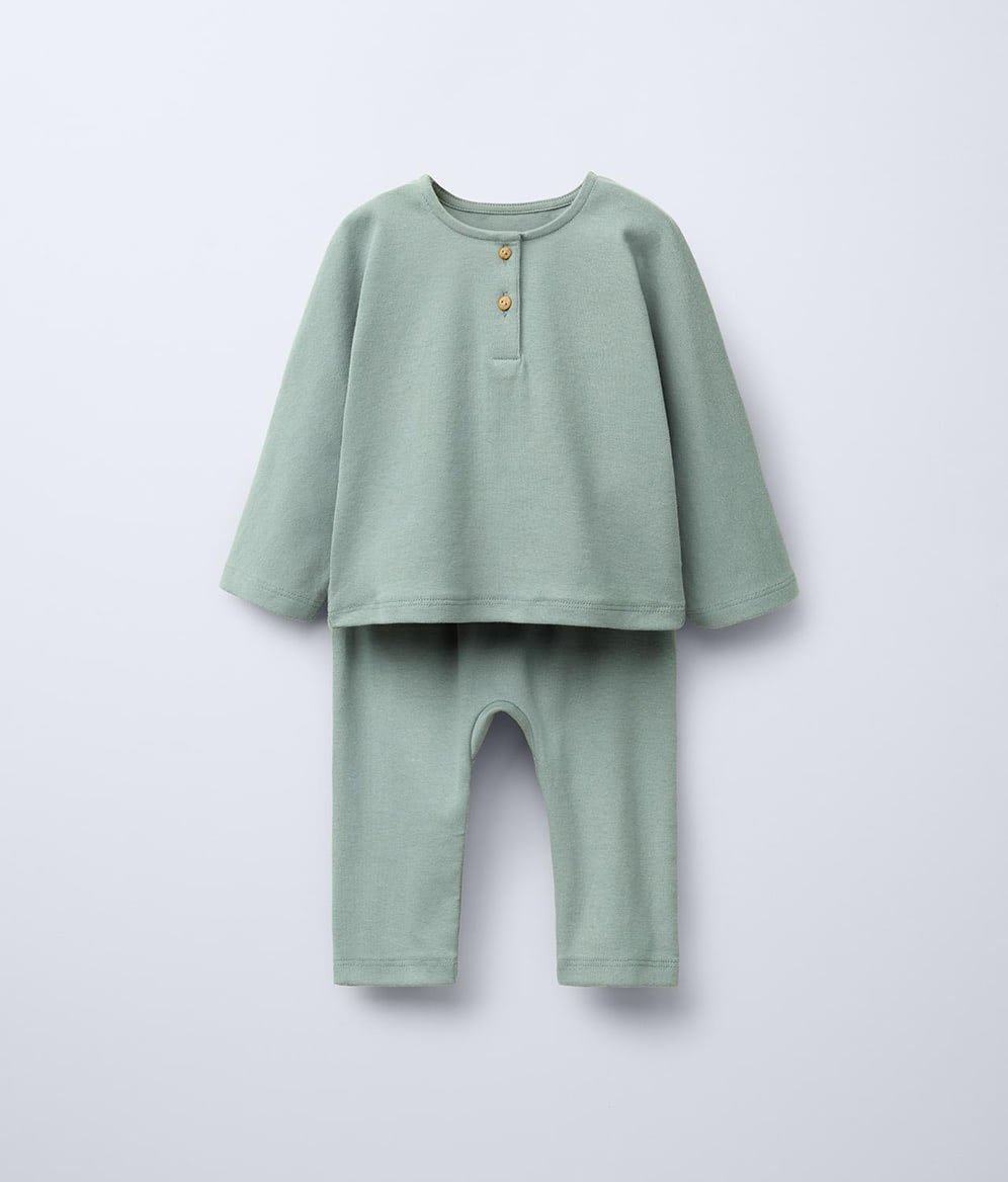 Henley t-shirt and joggers pack