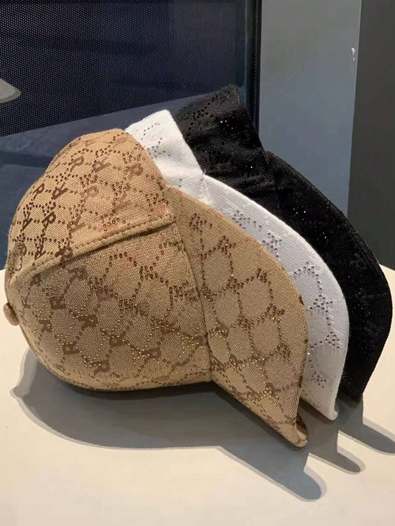 Casquette avec Strass et Imprimé – Image 6