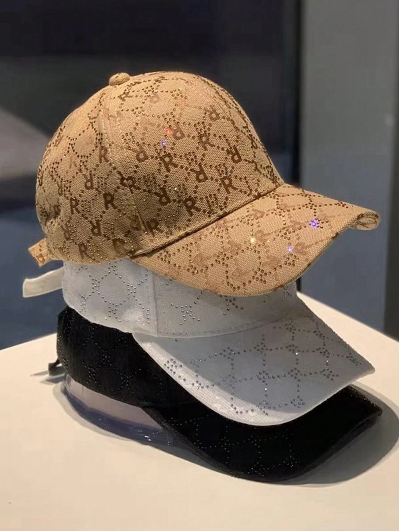 Casquette avec Strass et Imprimé – Image 22