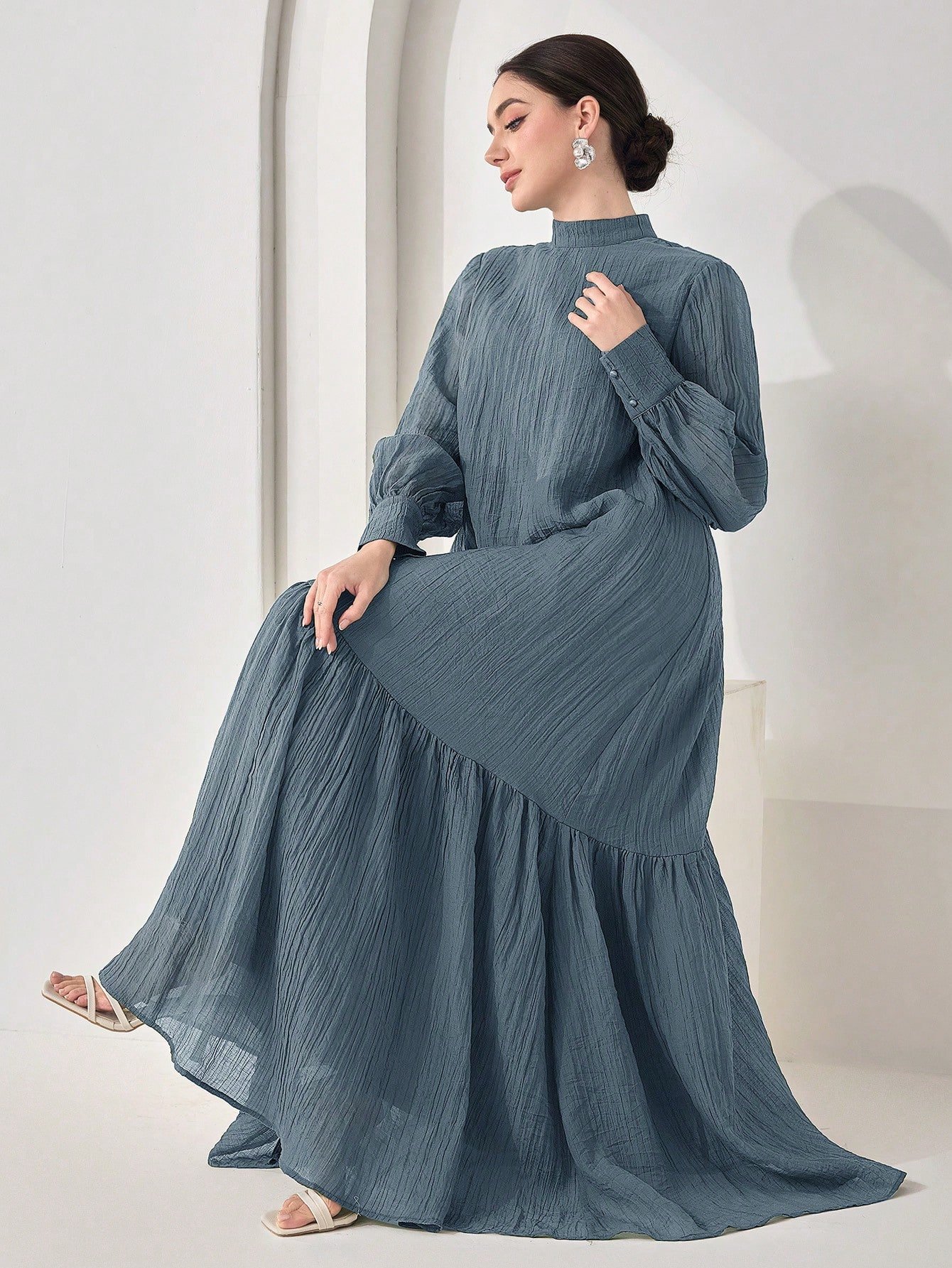 Robe Élégante à Col Montant – Image 2